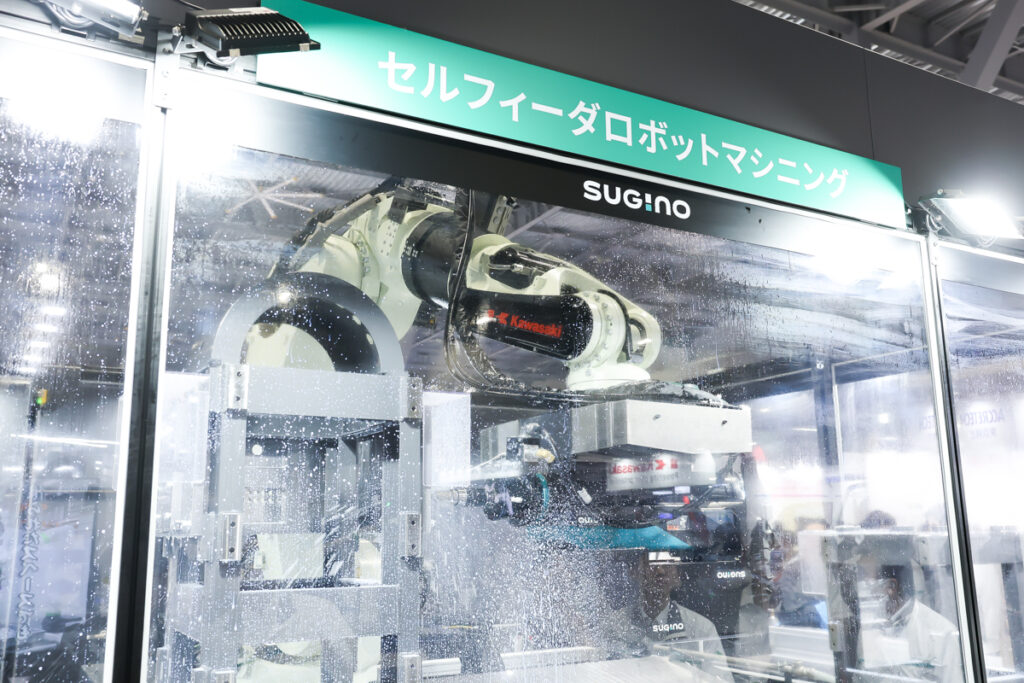 ロボットテクノロジージャパン2026（RTJ2026）のおいてスギノマシンが展示したロボットマシニング（ロボット切削加工）